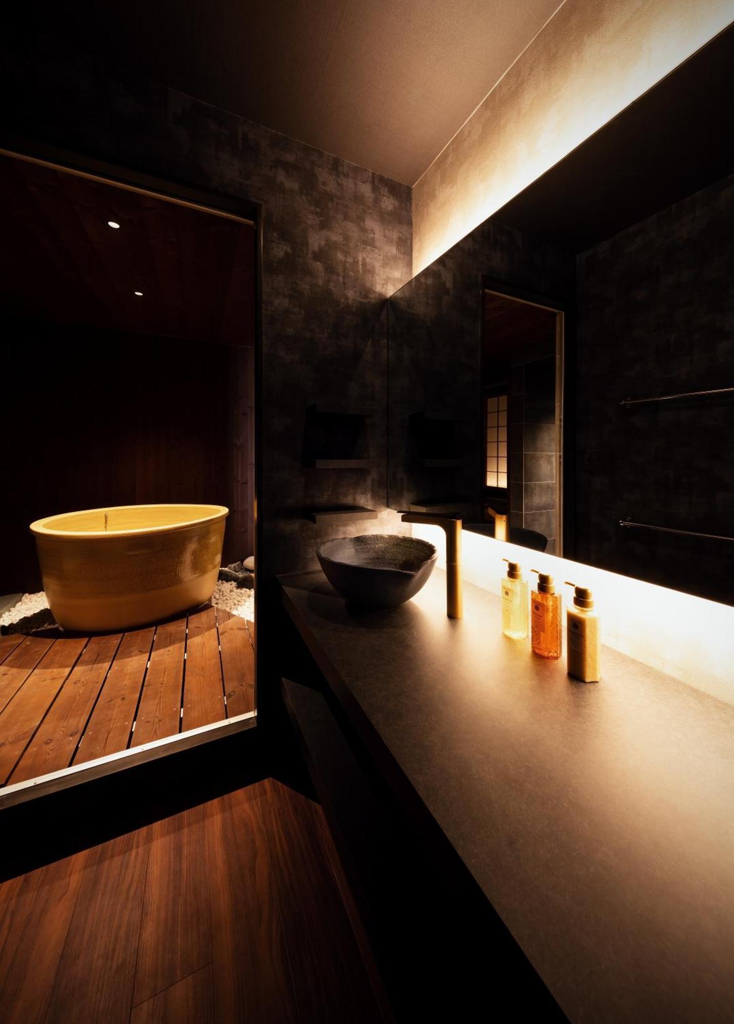 古今 天下茶屋 With A Private Parking Lot And A Half Open-Air Bath And Direct To Kix Vila Osaca Exterior foto